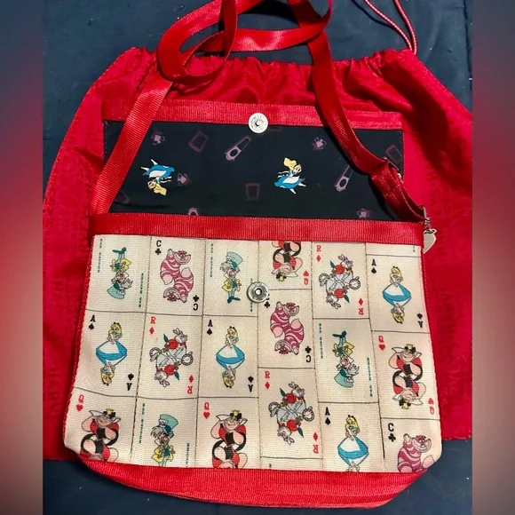 Harveys Seatbelt Bags X Disney - Queen of Hearts Foldover Purse - Picture 7 of 11